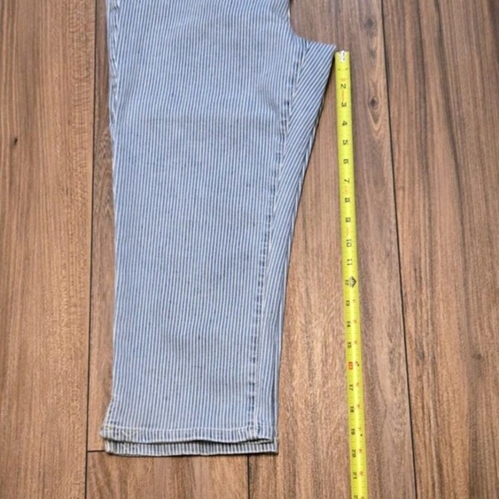St Johns Bay Striped Cropped Jeans Size 10 Blue White Denim Casual Capri - Picture 6 of 12